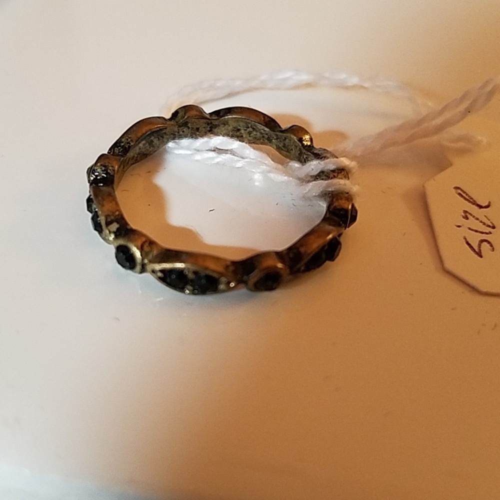 Black Stone Antique Gold Band Tone Size 6.5